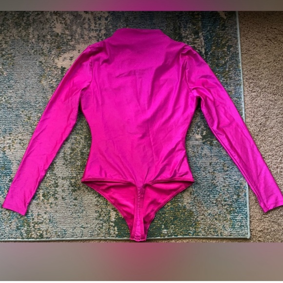 SKIMS Disco long sleeve front zip contour thong bodysuit, size large - Picture 11 of 16